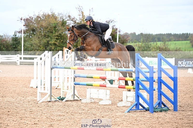 251022-142517-00650 - Cls 6 Snr Foxhunter 1.20m