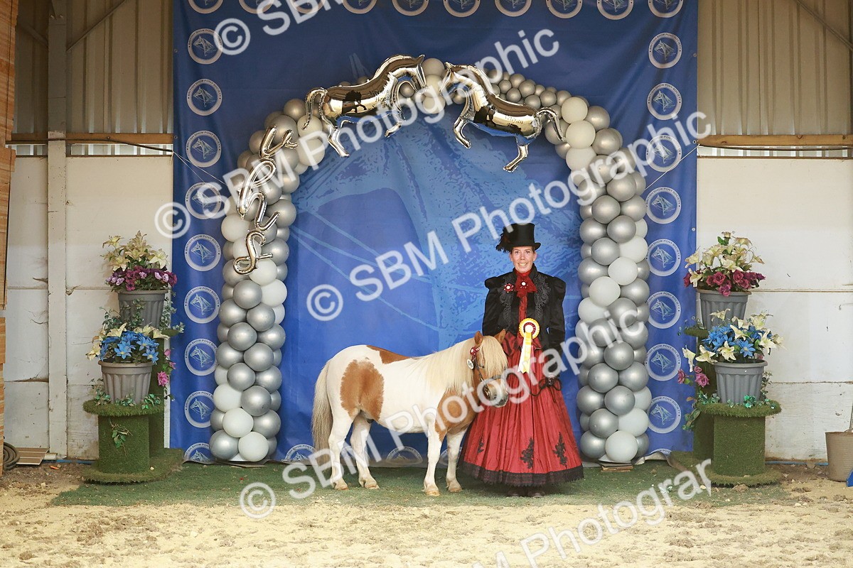 SBM_13740 - Class 104 - IH  Costume