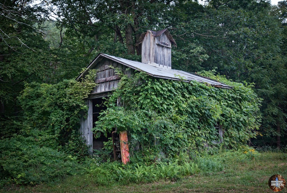Abandoned Farm | Garage - Abandoned Houses and Homes