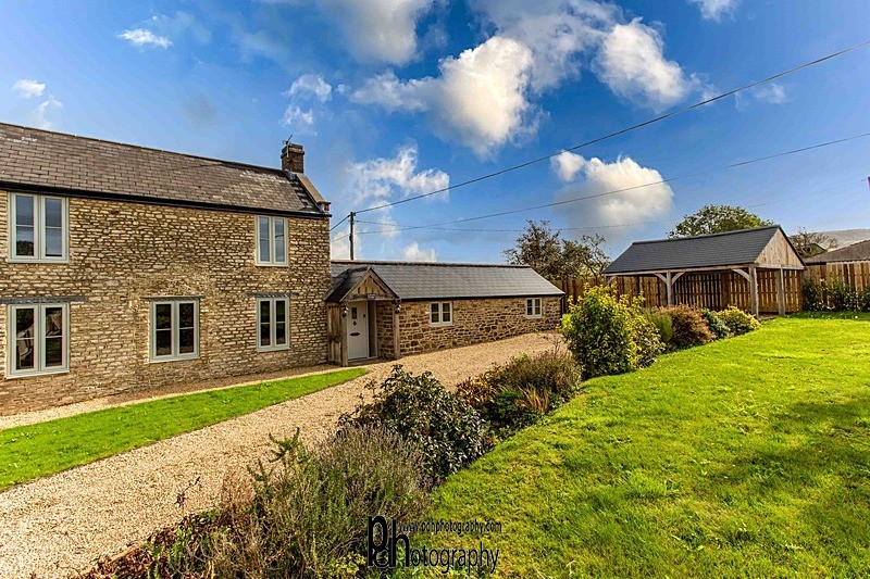 Cottage Front 4V3A9481 - Property(examples)
