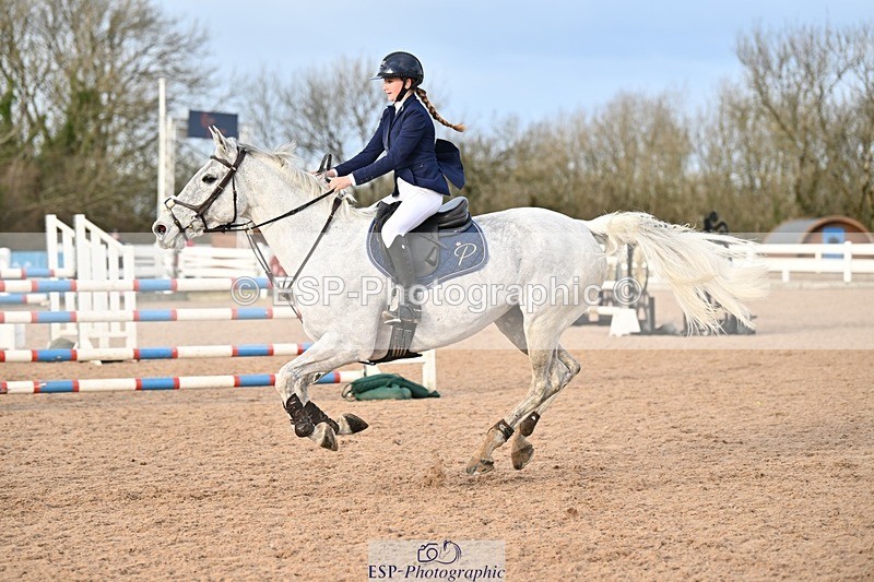 241208-132450-01771 - Cls 21 Newcomers and 1.10m Open