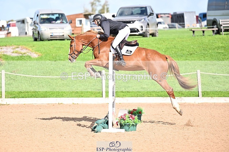 251004-125643-02104 - Cls 10 Foxhunter and 1.20m
