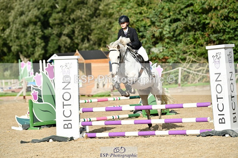 251004A-151456-01750 - Classes 8 & 9 70cm