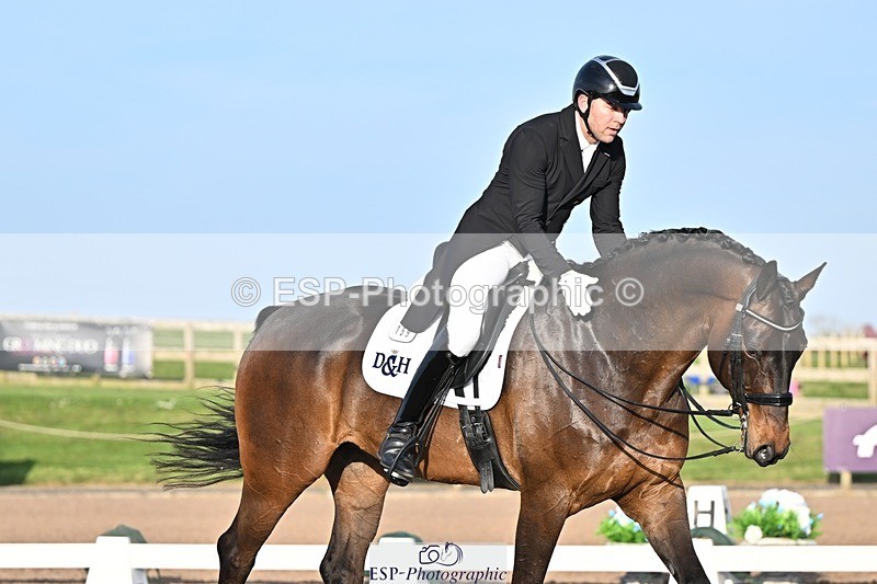 250404-181700-08594 - 159-Darren.Hicks-Tramontana.Tiger.Feet