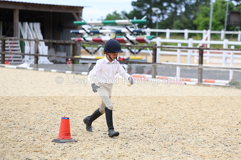 3E7A0111 - Egg and Spoon