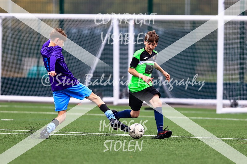 1DX30372 - 2025-10-12 FC Abbey Meads U14 Orange V Kingsdown Lions U14