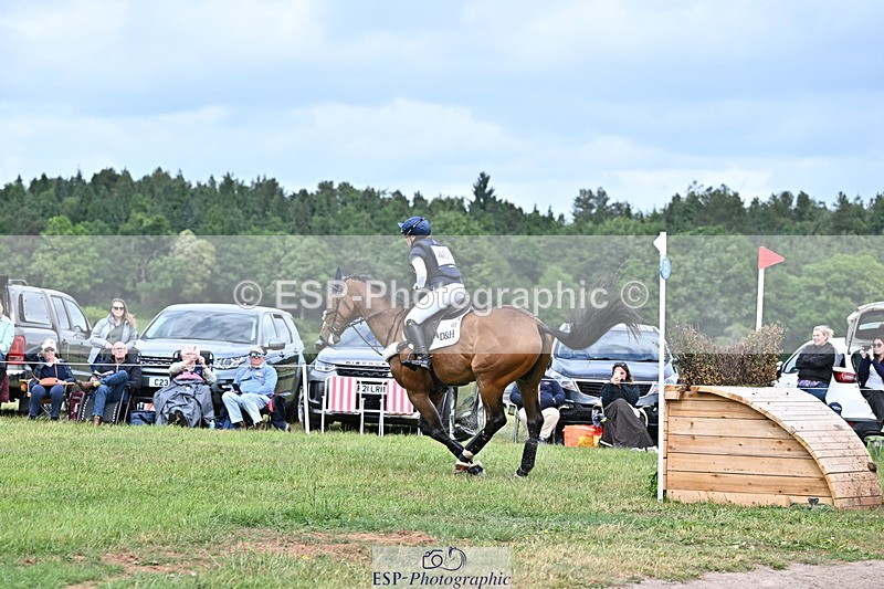 250525A-142738-16490 - D-468-Laura.Collett-LONDON.52