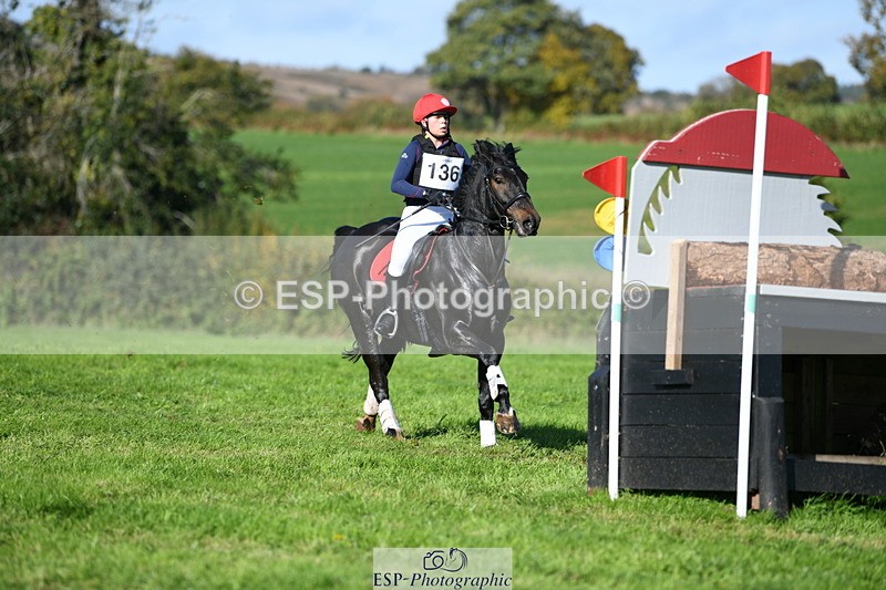 251024A-123812-11609 - B-136-Sophie.Jackson