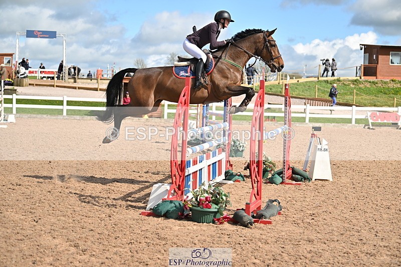 240419A-153100-08672 - Cls 14, 1 Star Bronze Tour 1.10m