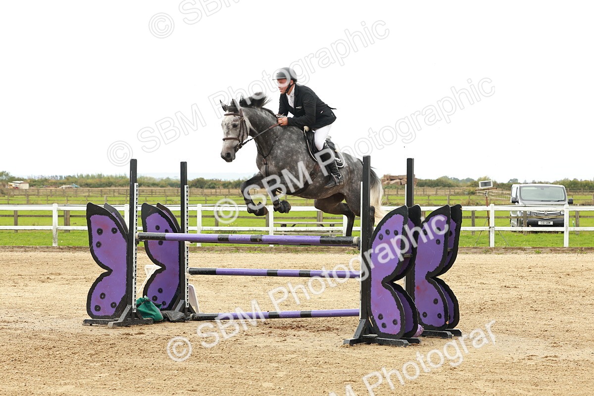 1I0A8111 - Class 5 - Senior Foxhunter 1.20m