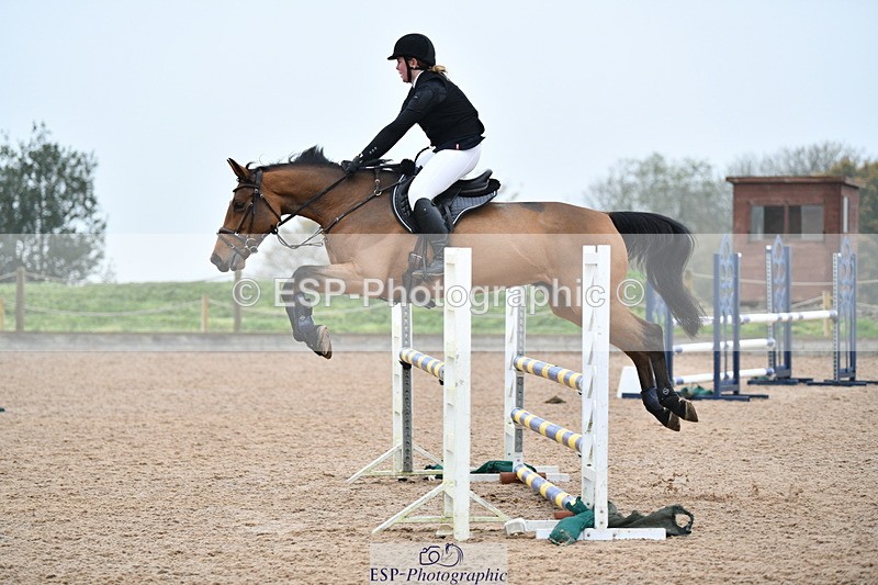 241102A-110243-04167 - SAT Cls 9 British Novice and 90cm Open