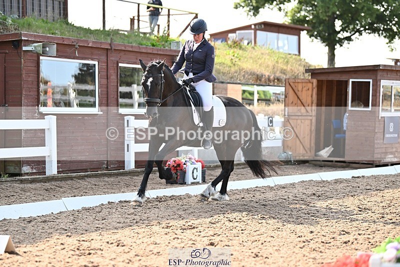 250815-095213-00226 - 027-Samantha.PringTongwynlais.Moon.Dancer