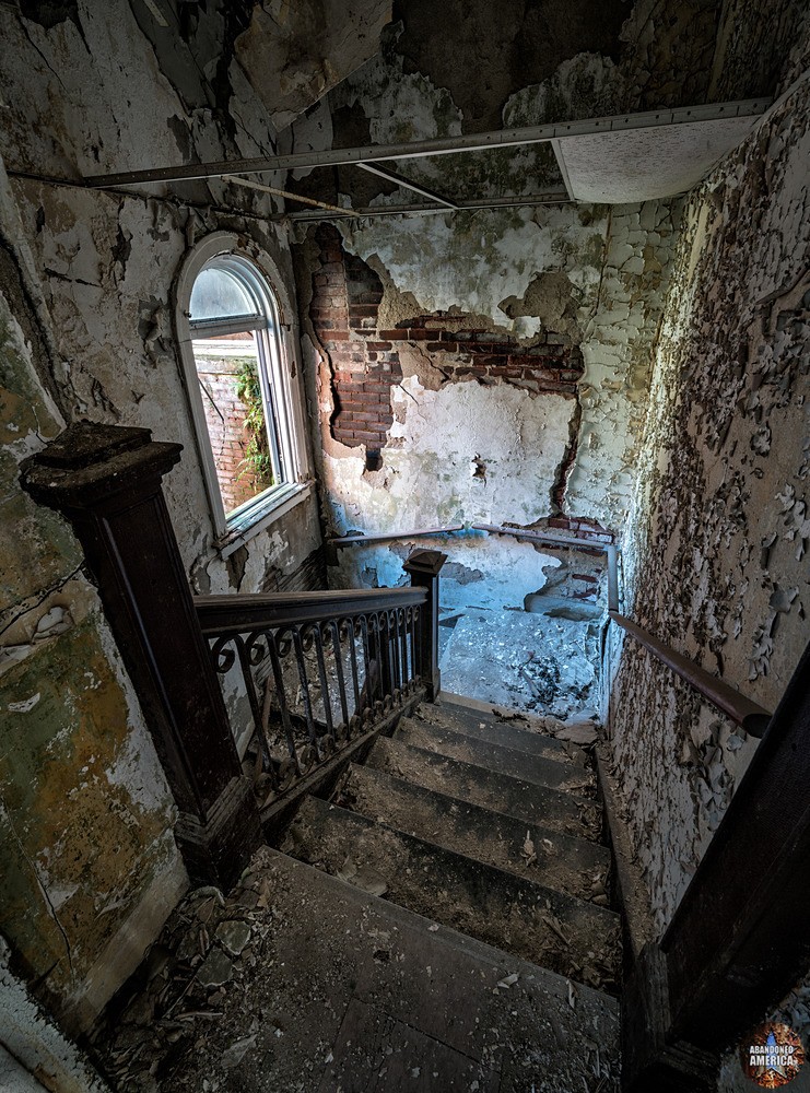 Ladies G.A.R. Home (Swissvale, PA) | Attic Stairway - The Ladies' G.A.R. Nursing Home