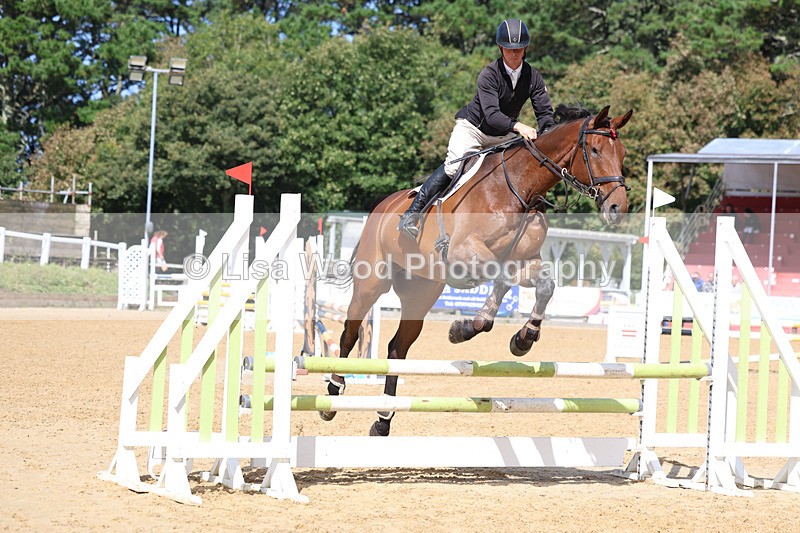 3E7A9294 - Class 9: Senior British Novice/90cm open