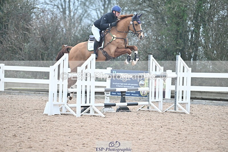 240113A-130918-02125 - Cls 12 Newcomers and 1.10m Open