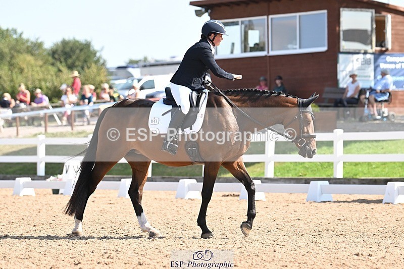 250816-105419-03489 - 047-Hannah.RogersWoodendfarm.Viva