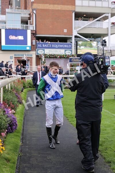 yr07102022r2-54 - Race 2 2.40pm William Hill Autumn Mile