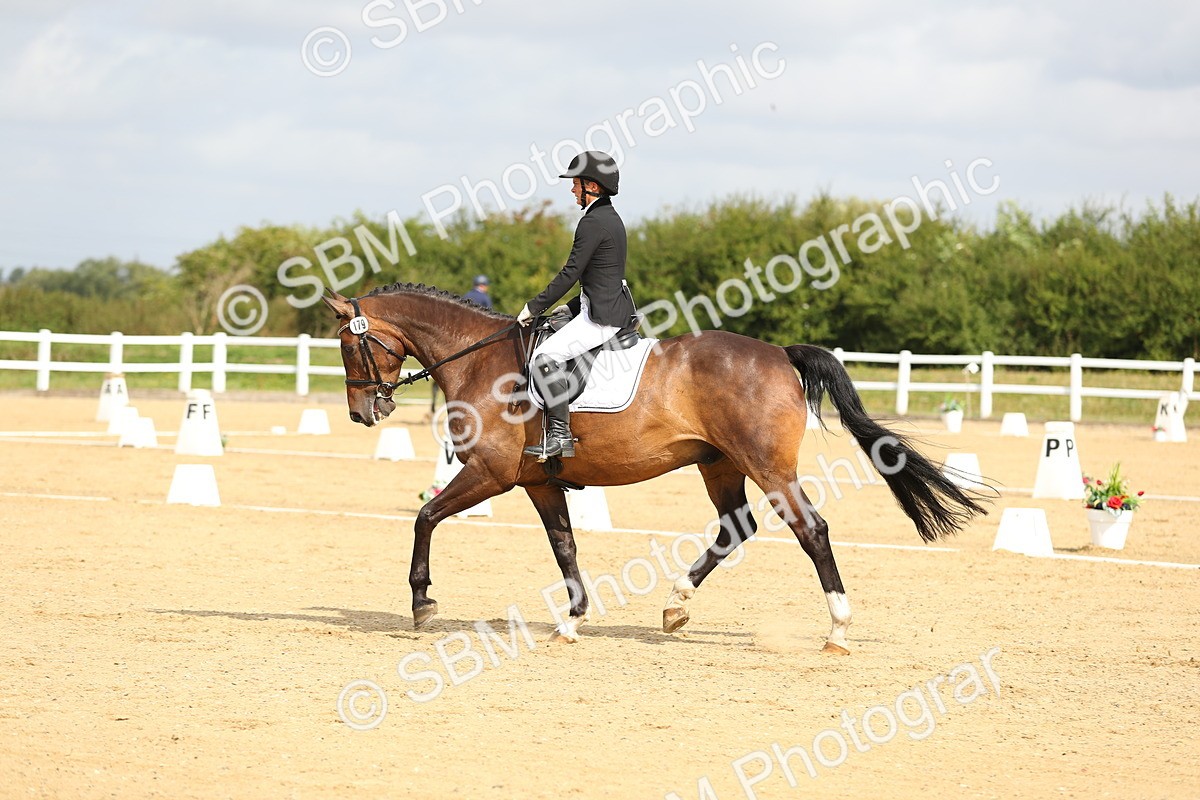 SBM_015665 - Class 13 - Novice 23 - 9.54-11.04
