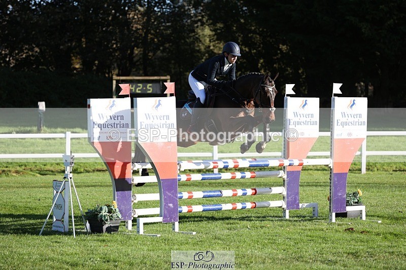 231022-094420-24082 - 670-SEEK.INDI-Maia.Ramasamy-TrotUp+SJ