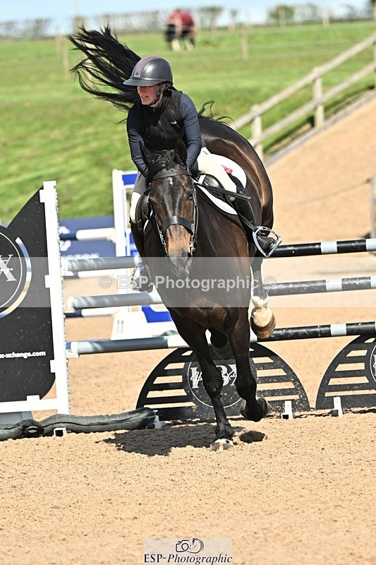 250416-151449-01657 - Cls 6 Foxhunter and 1.20m