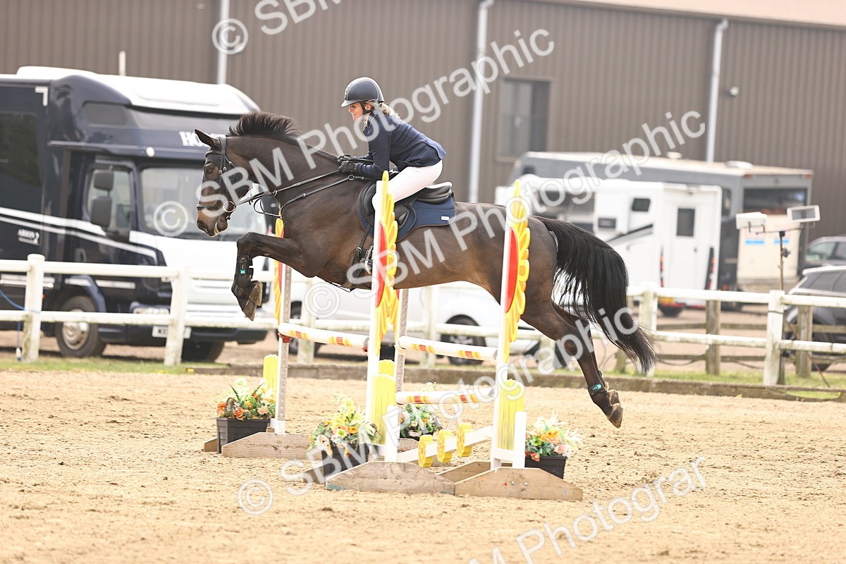  - Class 15 - Senior British novice - 90cm