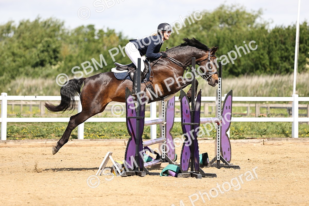 SBM_002090_Class 9 - Senior British Novice - 90cm - Customer Carts - 30-05-25