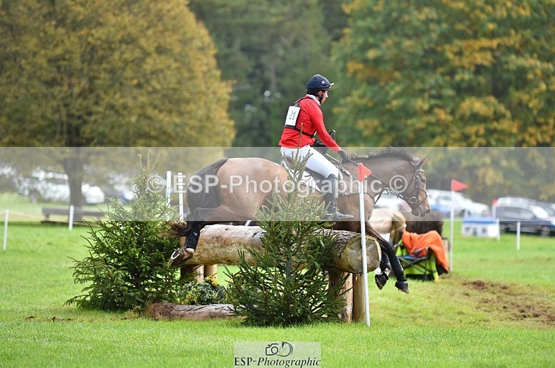 231022-134222-28904 - 321-MAN.ABOUT.TOWN.II-David.Doel-XC