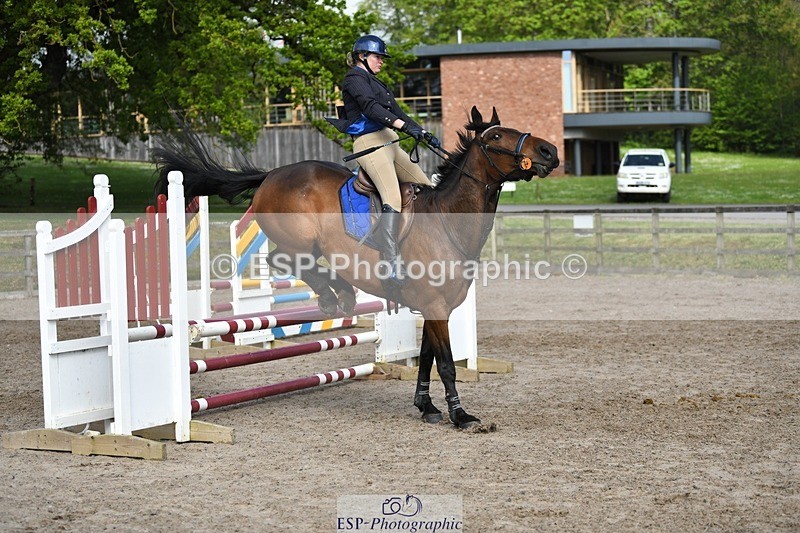 230512-100327-00449 - Cls 10 Snr 85cm Schooling