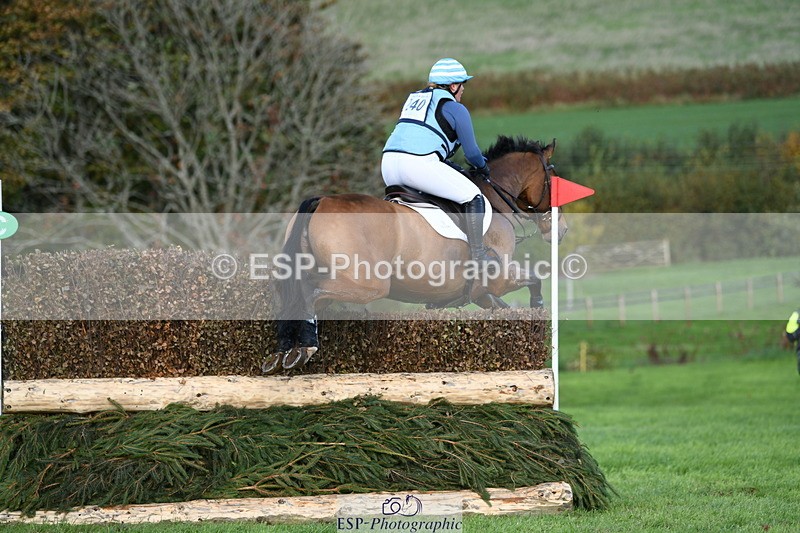 251024A-152835-14776 - C-240-Issy.Hollidge
