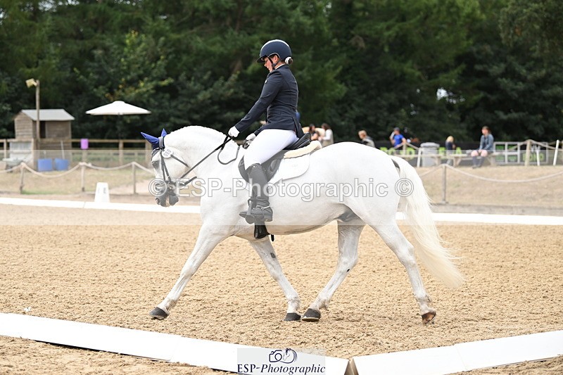 250808A-110237-00553 - 080-Becky.AndrewsTyan.Talk.of.the.town