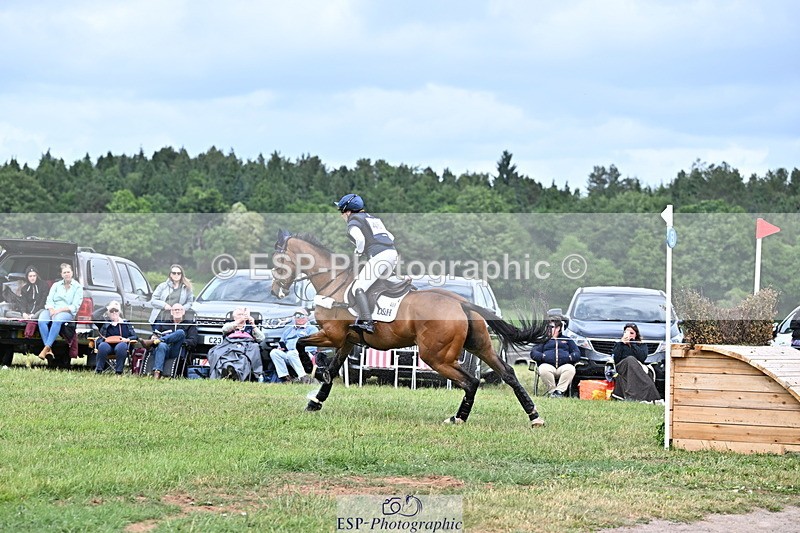 250525A-142738-16491 - D-468-Laura.Collett-LONDON.52