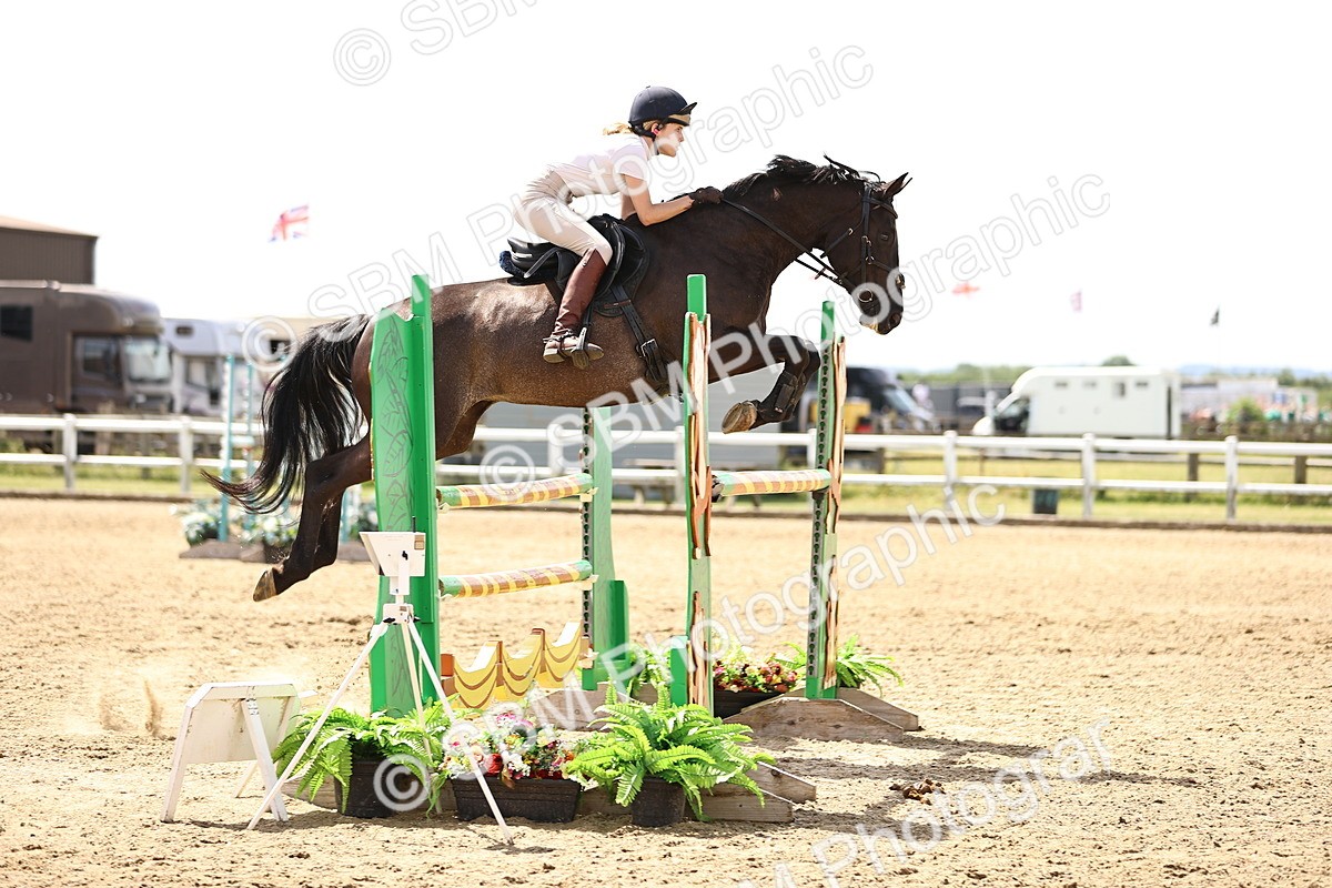 SBM_000644 - Class 15 - Redpost Equestian Senior Foxhunter - 1.20m