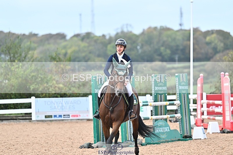 261014-124345-00473 - Cls  05 Snr Newcomers & 1.10m Open