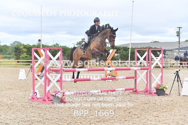 BPP_1669 - FRI CLASS 4 Senior Newcomers/ 1.10m Open