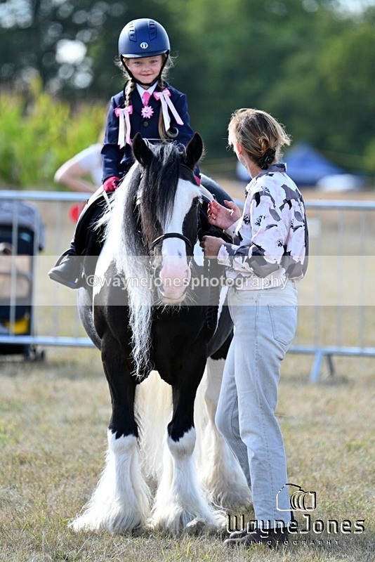 WJ7_9926 - Kellie and Nancy at Swallowfield 31-08-26