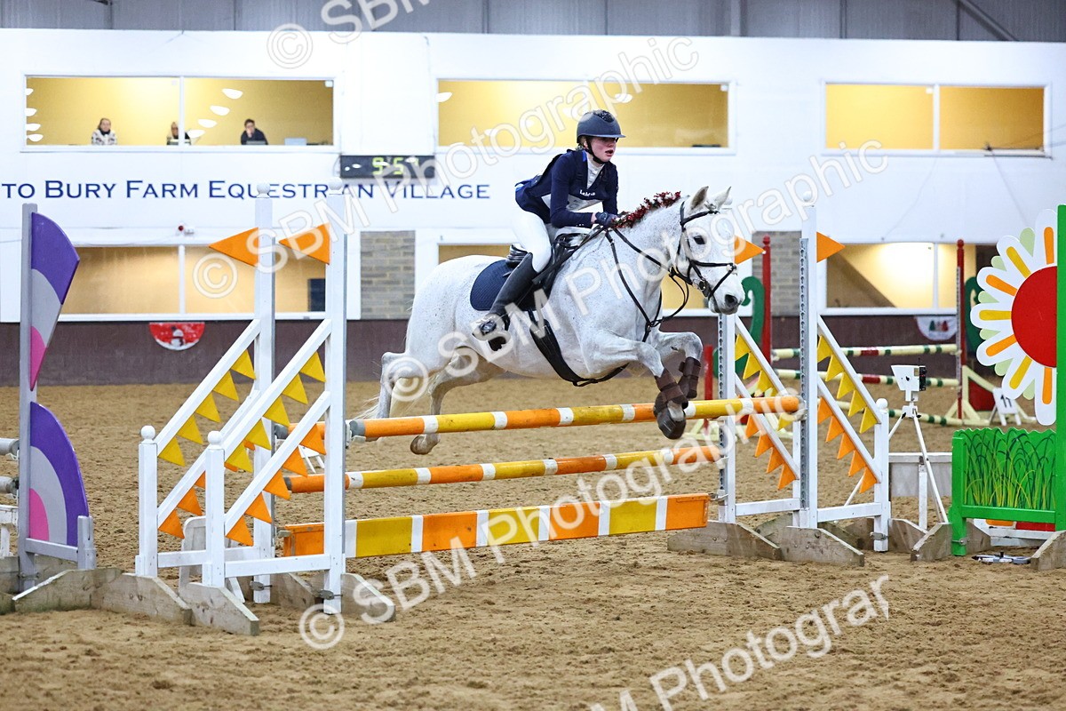 SBM_002785 - Class 6 - Holly & Ivy Stakes - 90cm