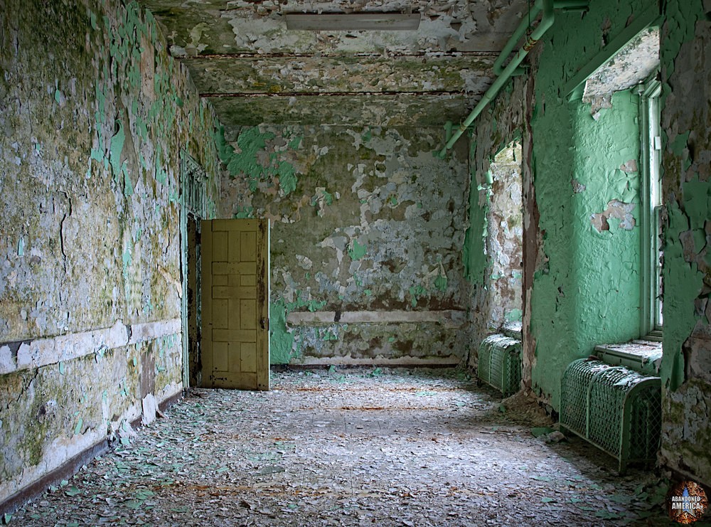 Abandoned Greystone Park Psychiatric Center | Minty Day Room - Greystone Park Psychiatric Center