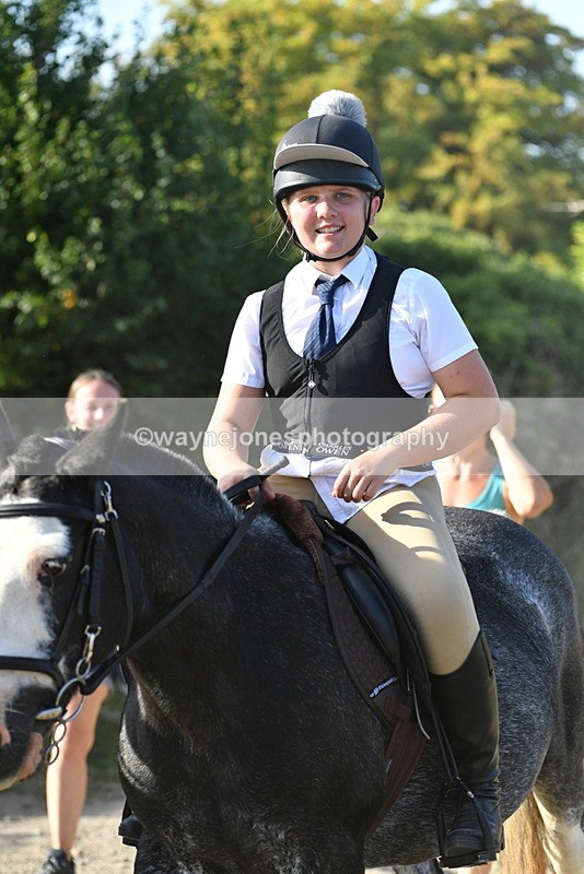 WJ5_5062 - Walk out with the hounds