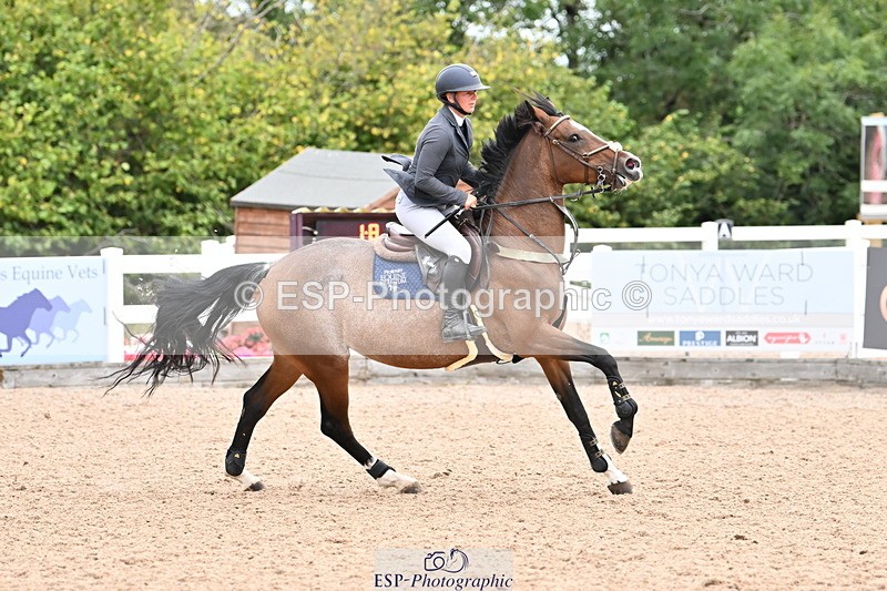 250820B-131251-00724 - Cls 4 Newcomers and 1.10m Open