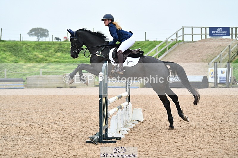 241102A-105926-04149 - SAT Cls 9 British Novice and 90cm Open