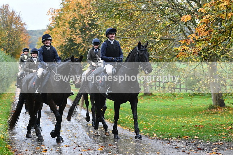 WJ5_6333 - B&B walk back for Hunt Tea !