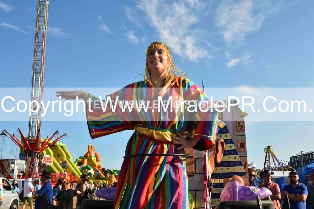 SH4_3342 - Carnival Procession.
