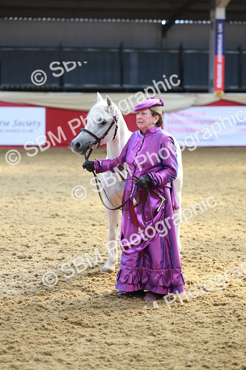 SBM_13702 - Class 104 - IH  Costume