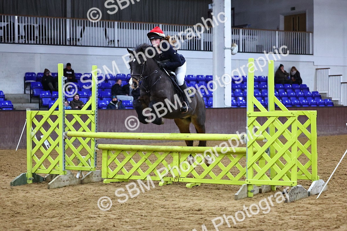 SBM_002642 - Class 6 - Holly & Ivy Stakes - 90cm