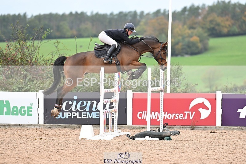 251022-142640-00656 - Cls 6 Snr Foxhunter 1.20m