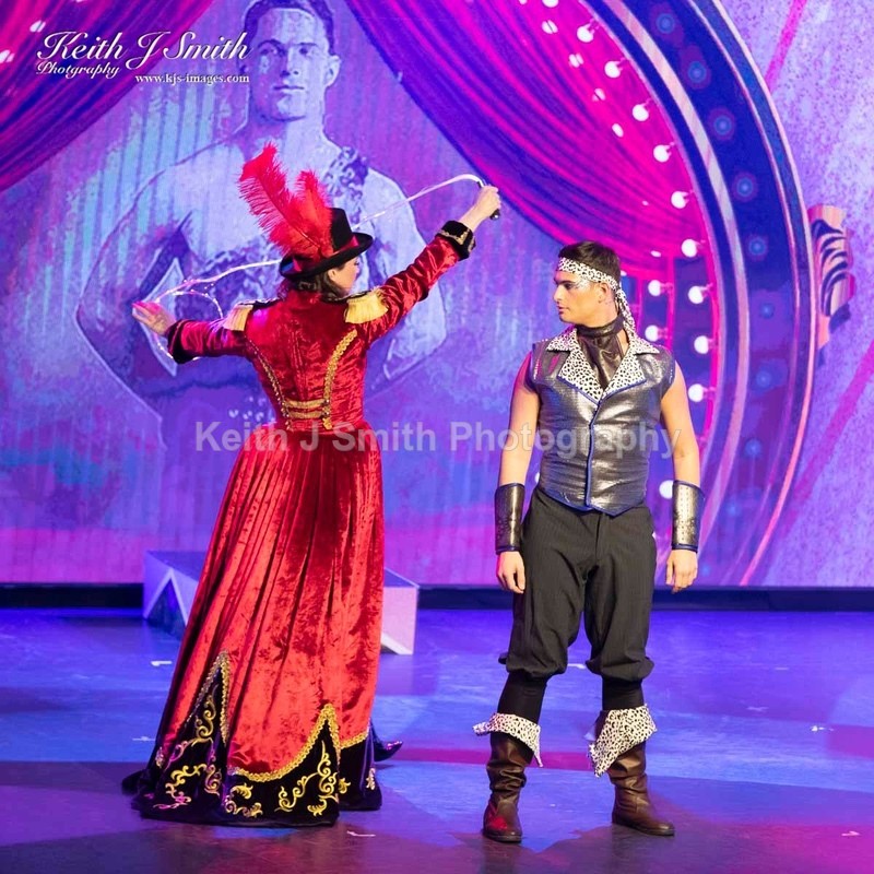 7KJS1259 - Ambition show team