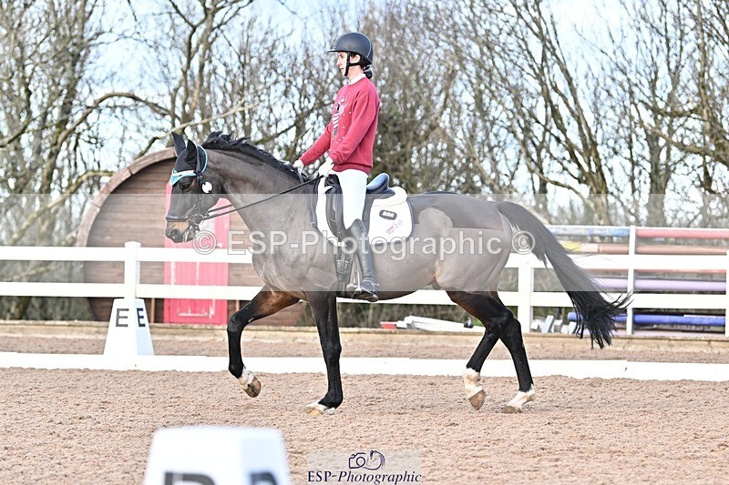 241214-122229-01585 - 132-Alys.Matravers-VORVASHILL.VERTIGO