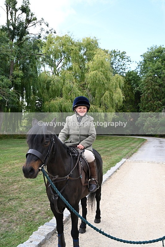 WJ6_3782 - Berks & Bucks - The Old farmhouse - Hound Exercise 20-08-25