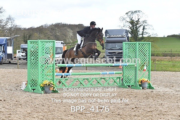 BPP_4176 - CLASS 6 FRI Senior Newcomers/ 1.10m Open