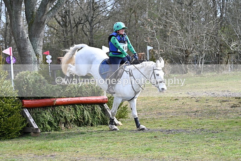 WJ7_0037 - Time 10:13 to 10:38 Times at the Fence